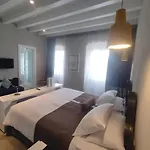 Xii Century Heritage Hotell